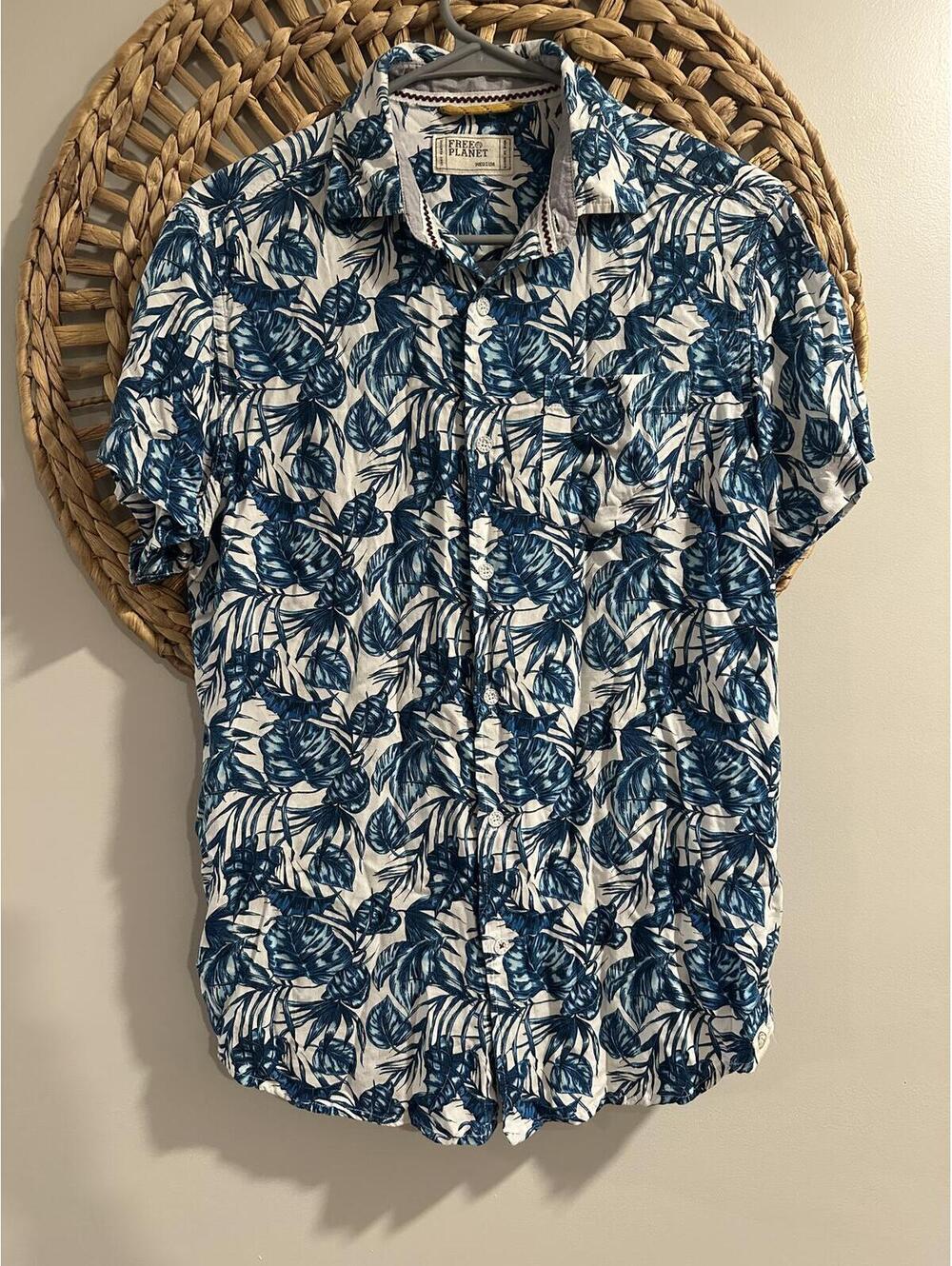 Free Planet Men's Medium Blue and White Floral Short Sleeve Shirt
